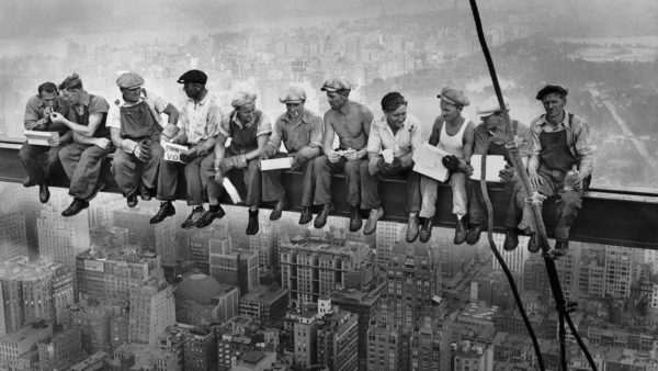 Almuerzo en el rascacielos: ¿qué hay detrás de la icónica foto en el Rockefeller Center?